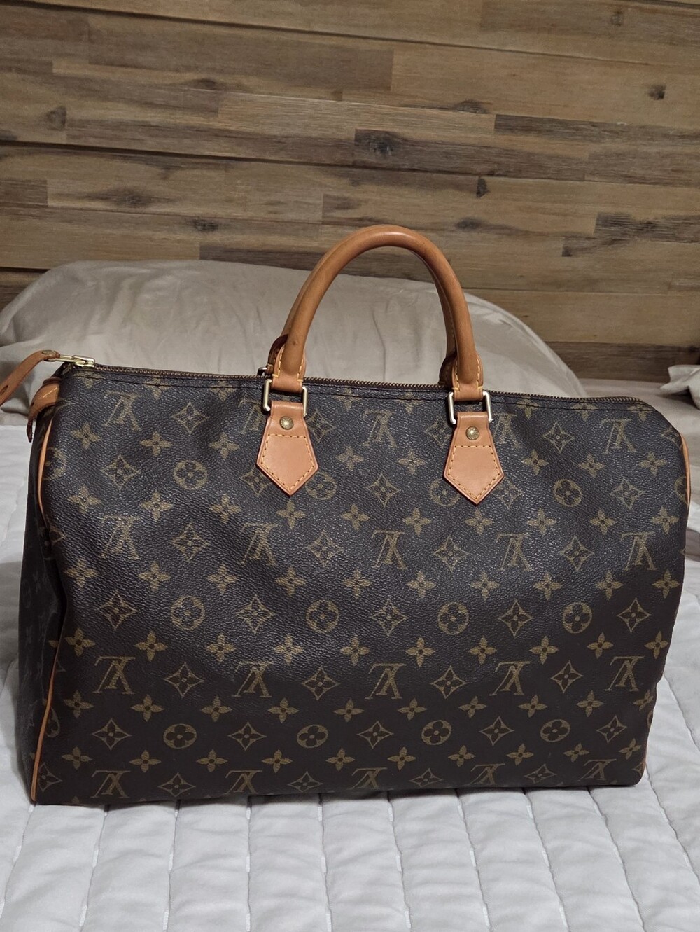 SOLD-Louis Vuitton Speedy 40 - Picture 3 of 16